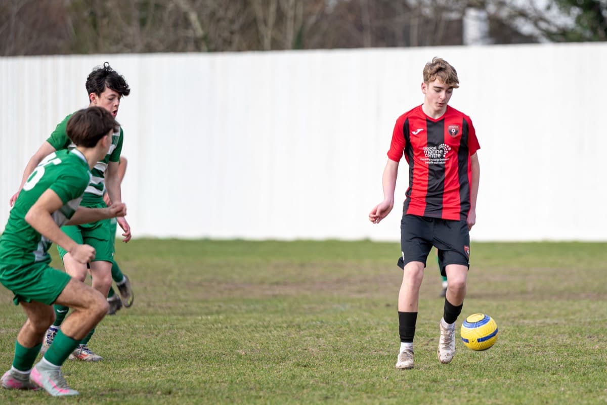 Lions player dribbling past a Chipstead defender