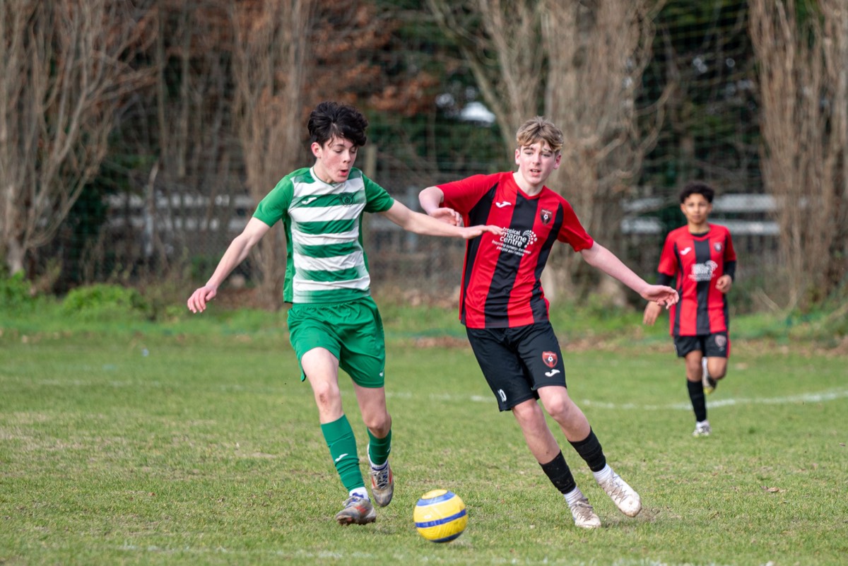 Lions team pressing high up the pitch against Chipstead